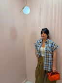 Camicia smanicata quadri marrone