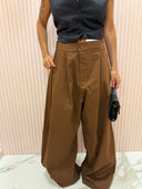 Pantalone riprese palazzo marrone