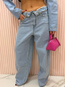Coordinato Alexis denim con giacca con spalline e jeans risvolto