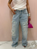 Jeans denim chiaro con strappi
