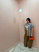 Camicia smanicata quadri marrone