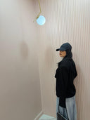 Maglia oversize double con canotta rimovibile e spallina nera