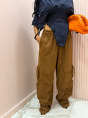 Pantalone tuta cargo beige
