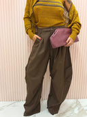 Pantalone cargo marrone con tasca laterale