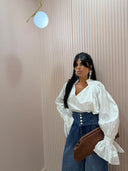 Camicia bianca con manica a campana