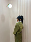 Felpa con spallina imbottita verde