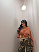 Maglia arancio semivelata dettaglia sul retro