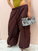 Pantalone cargo parachute vino