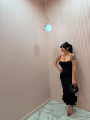 Dress orlo sul fondo nero